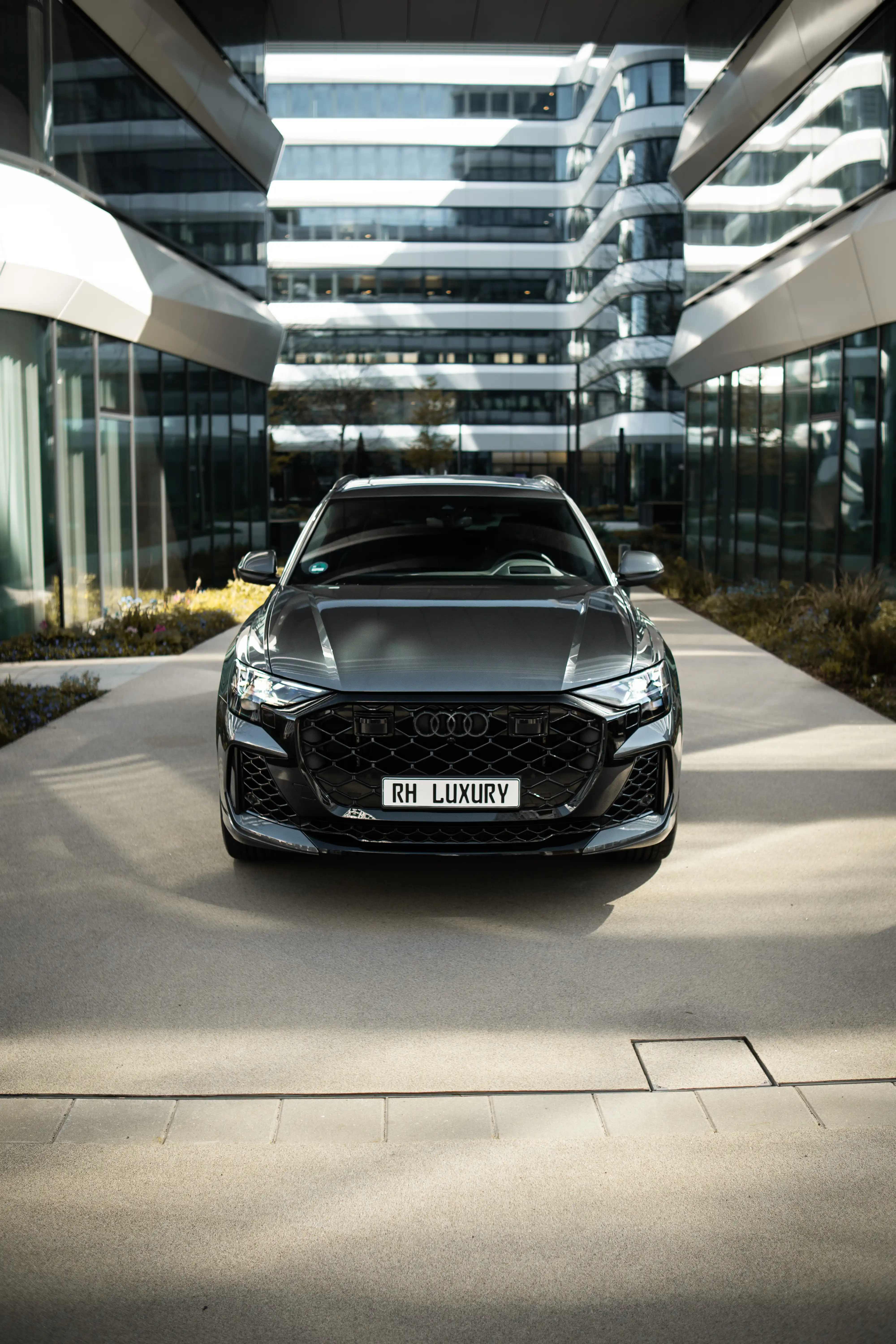 Audi RS Q8 bei RH Luxury Rent